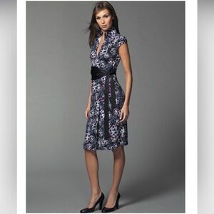 DVF Wrap Dress Silk Floral Print US 00 EUC